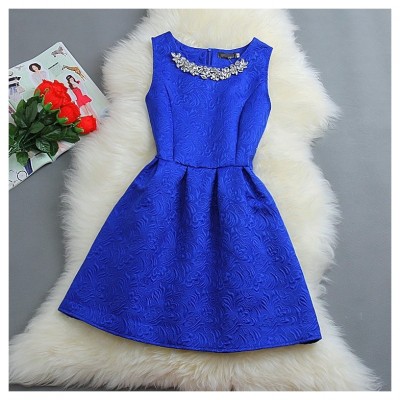 Vestido corto sin mangas