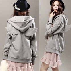 Sudadera con alas en la espalda