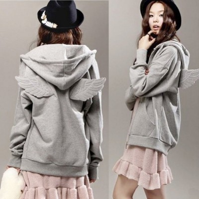 Sudadera con alas en la espalda