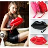 Bolso modelo labios